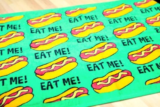 カラフル タオル ホットドッグ Eat Me グリーン 輸入雑貨 海外雑貨 直輸入 アメリカ雑貨 子供 ポップ キャラクター かわいい 新潟のアメリカン雑貨屋といえば Honeymustard ハニマスニイガタ