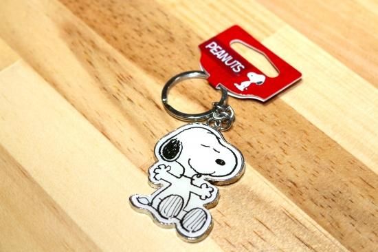 Peanuts メタル キーリング スヌーピー シッティング 輸入雑貨 海外雑貨 直輸入 アメリカ雑貨 イギリス雑貨 おもちゃ キーホルダー 新潟のアメリカン雑貨屋といえば Honeymustard ハニマスニイガタ Peanuts メタル キーリング スヌーピー シッティング 輸入雑貨 海外雑貨 直輸入 アメリカ雑貨 イギリス雑貨 おもちゃ キーホルダー 新潟のアメリカン雑貨屋といえば Honeymustard ハニマスニイガタ