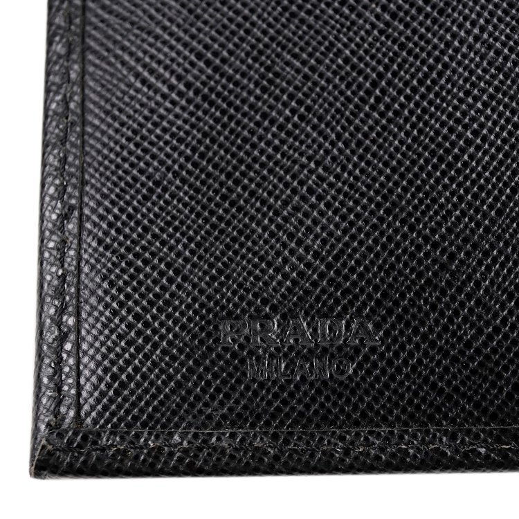 PRADA プラダ ヴィンテージサフィアーノロゴプレート三つ折り財布 ブラック - ヴィンテージブランドの通販ショップRILISH