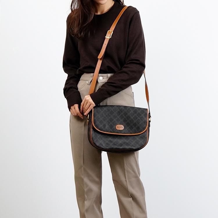 まとめ買いでお得 ロゴ総柄ショルダーバッグ ヴィンテージ ブラック×キャメル バッグ