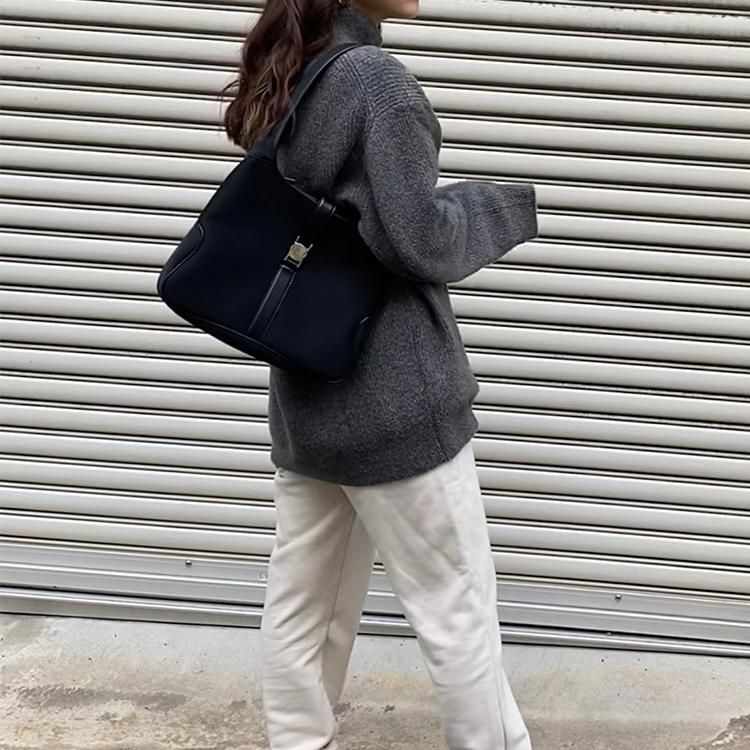 近年モデル✨ フェラガモ ナイロン サコッシュ ショルダーバッグ ブラック ferragamo フェラガモ ナイロン ショルダーバッグ ブラック