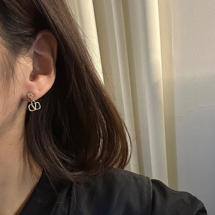 Vモチーフ×ラインストーンピアス ゴールド ヴィンテージ