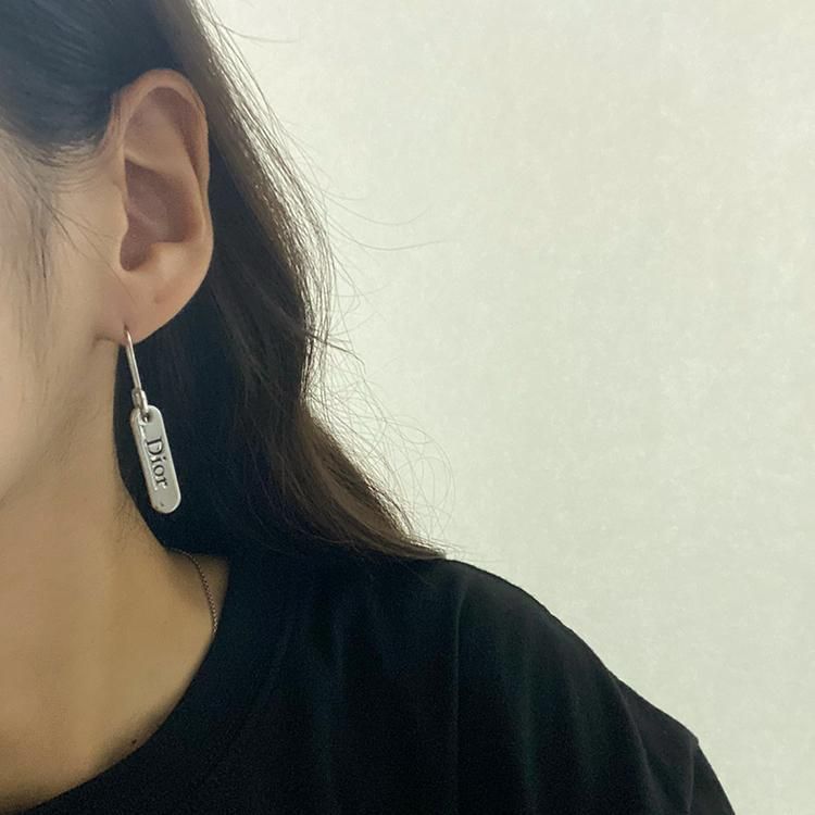 Christian Dior クリスチャンディオール ロゴ プレート ピアス