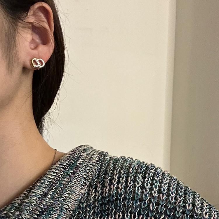 ギフトにも♥【Dior】《Dior Tribales》CDロゴ ピアス (Dior