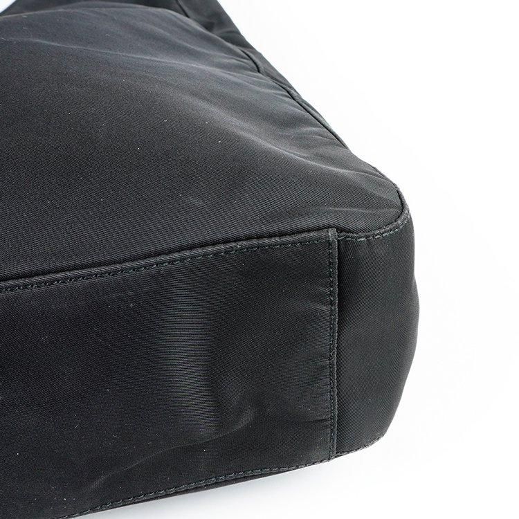 サイド三角ロゴナイロンショルダーバッグ ブラック ヴィンテージ