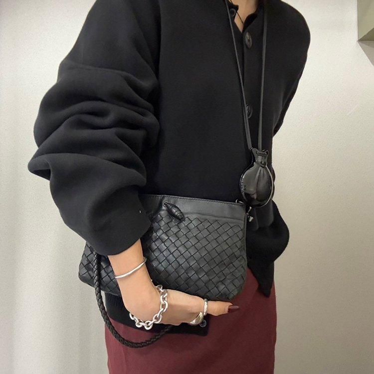 Bottega Veneta ブラック　ショルダーバッグ BOTTEGA VENETA ミニ ウォレス ショルダーバッグ ブラック