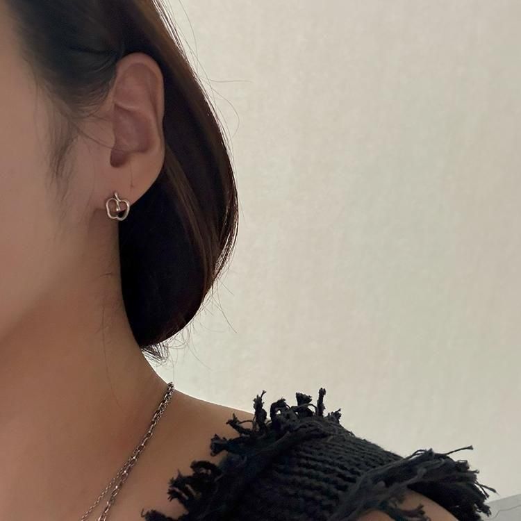 TIFFANYアップル型シルバーピアス