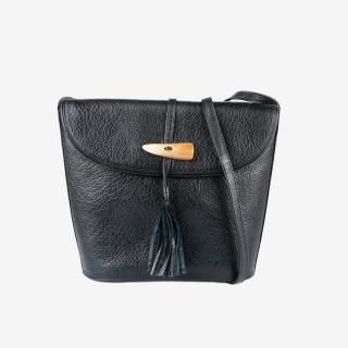 YSL イヴサンタッセルレザーショルダーバッグ ブラック