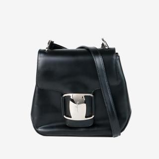 Ferragamo フェラガモ ヴァラフラップショルダーバッグ ブラック ヴィンテージの商品画像