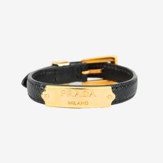 PRADA プラダ ロゴプレートレザーブレスレット ブラック×ゴールド ヴィンテージの商品画像