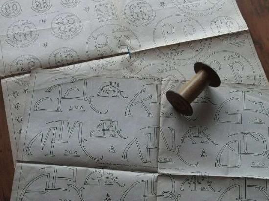 フランスの刺繍新聞 2枚セット （LE JOURNAL DES BRODEUSES）