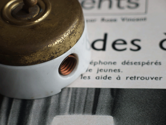 フランス  真鍮カバーのアンティークスイッチ