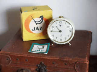 JAZ アイボリーの目覚まし時計（箱付き）