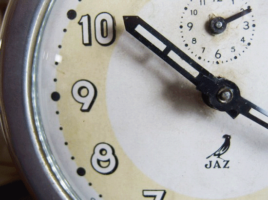 フランス JAZ アラーム付きの置き時計（クリーム色）