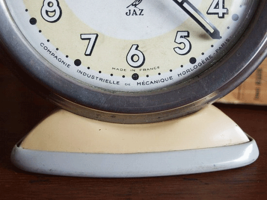 フランス JAZ アラーム付きの置き時計（クリーム色）