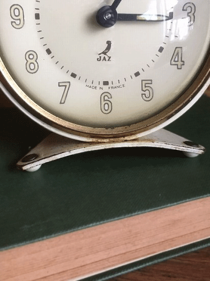 フランス JAZ クリーム色の目覚まし時計