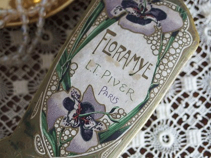 アンティーク箱 | L.T PIVER FLORAMYE 香水瓶の紙箱 ｜アンティーク