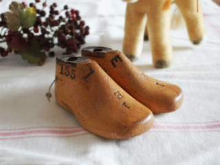 アンティーク　子供の木製靴型（KEMPTON)　Size 1