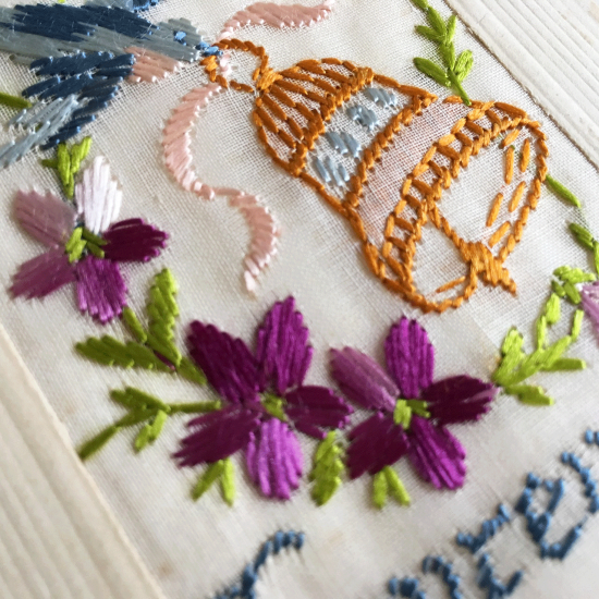 アンティーク紙 | 刺繍カード(ベルをくわえた青い鳥とすみれの アンティーク紙 | 刺繍カード(ベルをくわえた青い鳥とすみれの