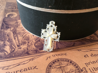 フランスアンティーク マザーオブパールのペンダントトップ 透かし細工のクロス