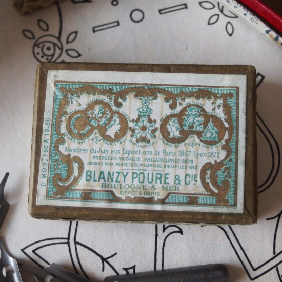 フランスアンティーク BLANZY POURE & CIE 紙箱に入ったペン先（グリーン �12）