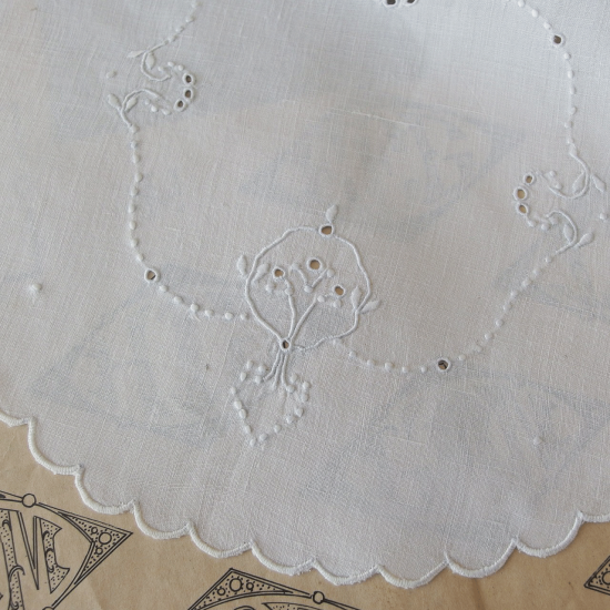 アンティークリネン | イギリス カットワーク刺繍とスカラップのリネン