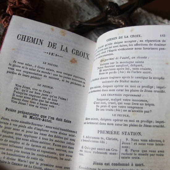 フランス アンティーク宗教本（革装丁の留め具付き）