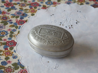 フランスアンティーク お花模様のSavon Cadum石鹸用 アルミ缶 アルミケース