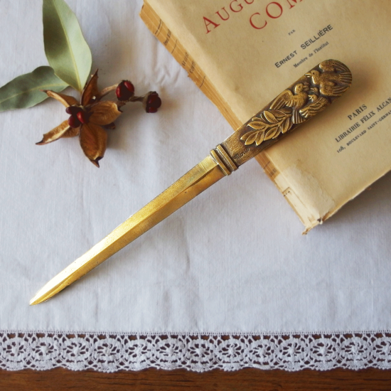 フランスアンティーク 鳥のモチーフ 真鍮製ペーパーナイフ（サイン入り）