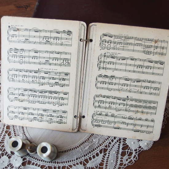 フランスアンティーク 台紙付き 古い楽譜4枚綴りセット 