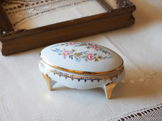 フランスアンティーク | リモージュ磁器 お花と金彩 脚付き ボンボ