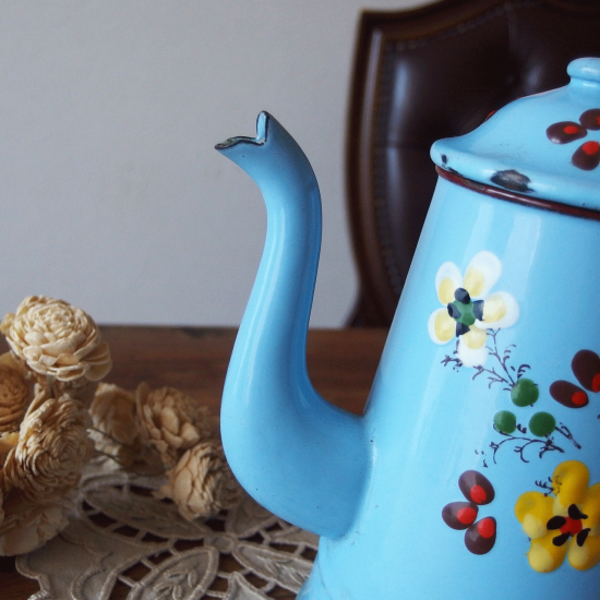 フランスアンティーク お花模様と空色のホーロー製コーヒーポット