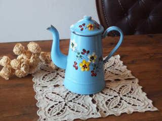 フランスアンティーク お花模様と空色のホーロー製コーヒーポット