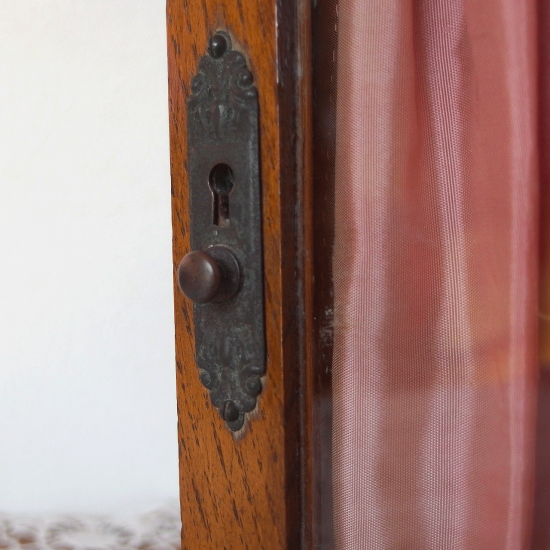イギリスアンティーク ミニキャビネット ガラス扉付き 小さな収納戸棚