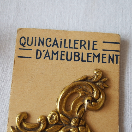 フランスアンティーク ロカイユと薔薇 鍵穴プレート（台紙と釘付き）