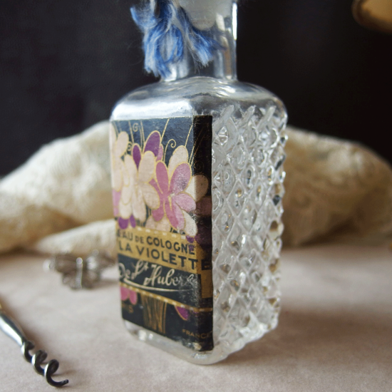 アンティーク 香水瓶 | フランスアンティーク すみれのラベル付き 香水瓶 | アンティーク雑貨通販ショップ Clotte