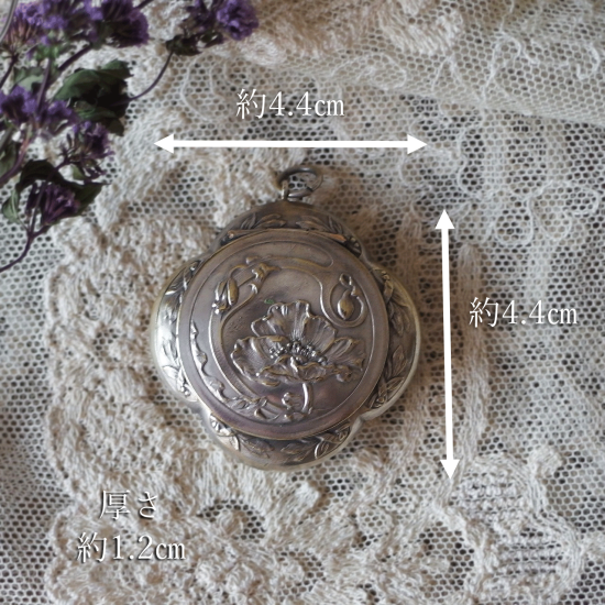 フランスアンティーク | ロカイユとお花のパウダーケース フランスアンティーク | ロカイユとお花のパウダーケース