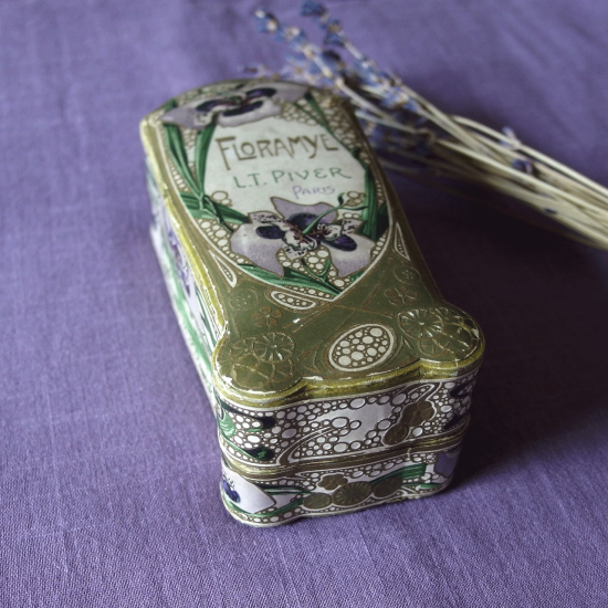 フランスアンティーク L.T PIVER PARIS FLORAMYE 香水の箱 アイリスの香水瓶ボックス