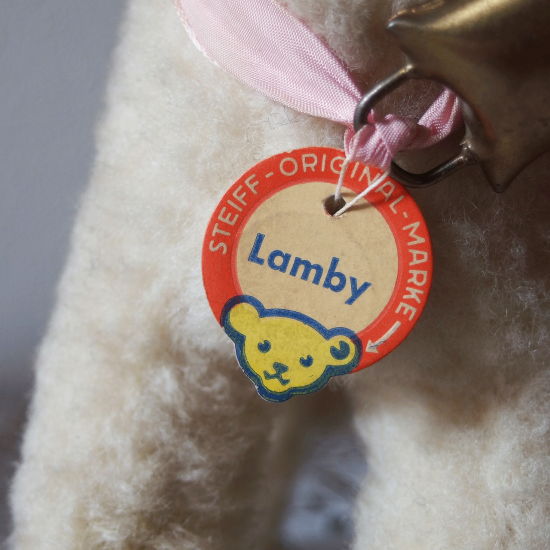 ヴィンテージ シュタイフ 子羊のランビー（Lamby）イエロータグ・シルバーボタン・チェストタグ・リボン・ベル付き オールID