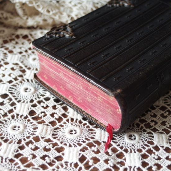 フランスアンティーク 革装丁の祈祷書 ミサ典書 1862年（真鍮の留め具付き）