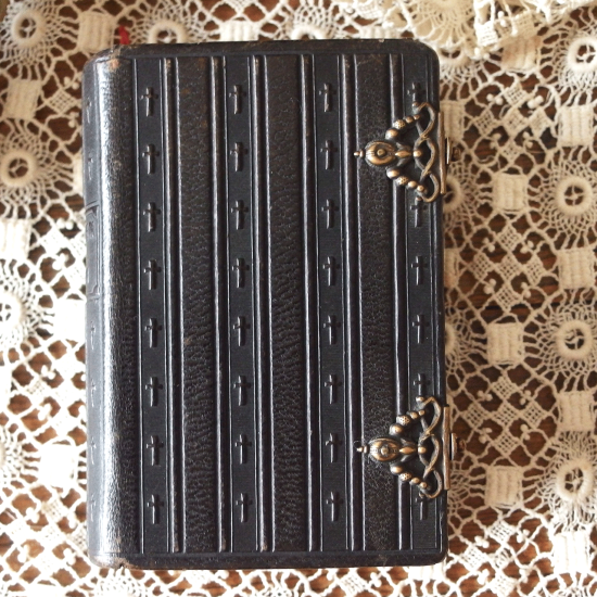 フランスアンティーク 革装丁の祈祷書 ミサ典書 1862年（真鍮の留め具付き）