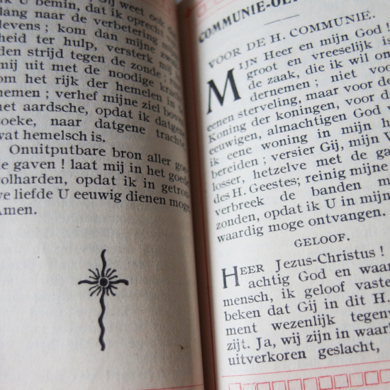 フランスアンティーク セルロイドの祈祷書 ミサ典書 1921年（真鍮の留め具付き）