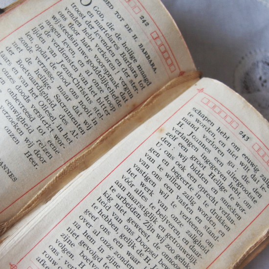 フランスアンティーク セルロイドの祈祷書 ミサ典書 1921年（真鍮の留め具付き）