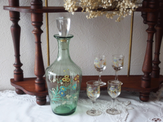 フランスアンティーク エナメル彩ガラス お花模様のカラフェとリキュールグラス4個セット