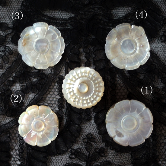 ヴィクトリアン マザーオブパールの糸巻き お花のコットンリール 3.2cm（1）