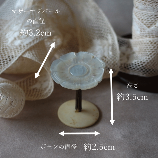ヴィクトリアン マザーオブパールの糸巻き お花のコットンリール 3.2cm（4）