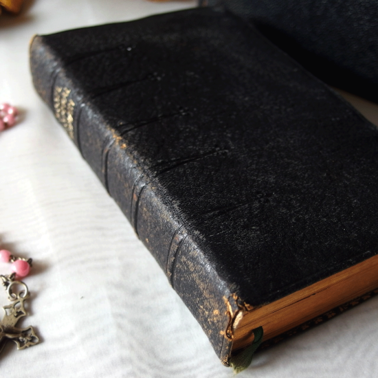 アンティーク 黒いレザーの祈祷書 ミサ典書 1940年（黒いレザーのケース付き）