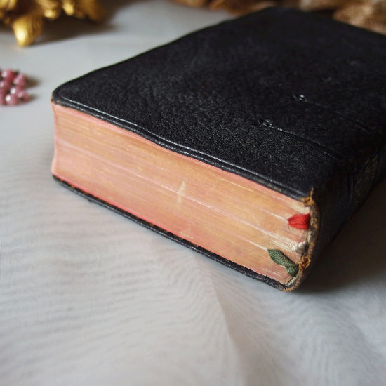 アンティーク 聖書 | 黒いレザーの祈祷書 ミサ典書 1940年(黒い アンティーク 聖書 | 黒いレザーの祈祷書 ミサ典書 1940年(黒い