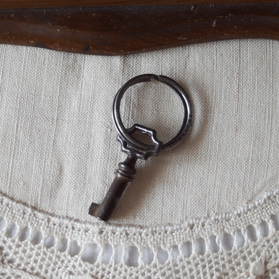 フランスアンティーク モシュリンヌ すずらんとスミレのジュエリーボックス オリジナルの鍵付き