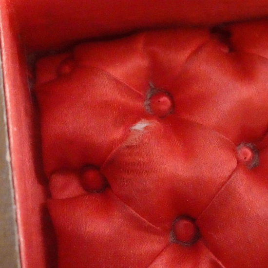フランスアンティーク 矢車菊のモシュリンヌボックス  赤いシルクのジュエリーボックス